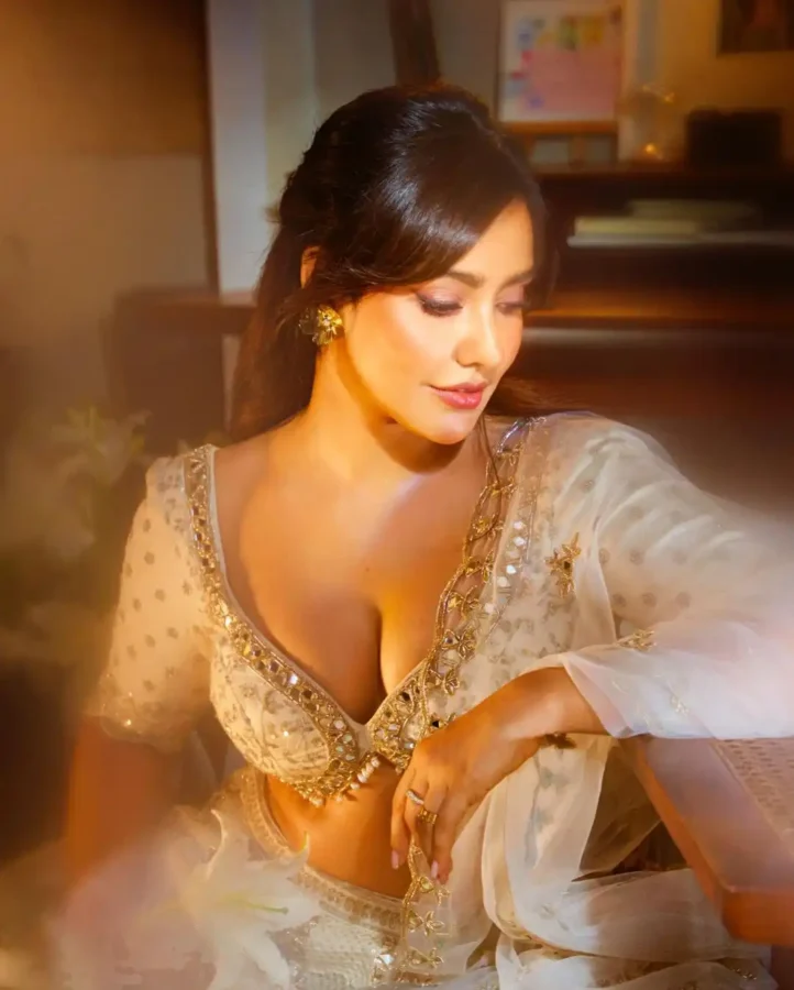 Sexy Cleavage-Baring Pictures of Actress Neha Sharma, Check Photos
