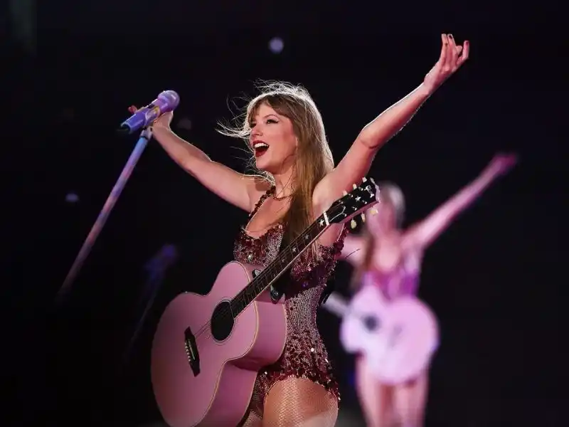 What Makes Taylor Swift the biggest Pop Star in the World?