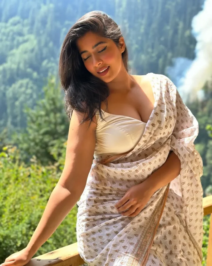 Nikita Sharma Shares Cleavage Flaunting Photos (42)