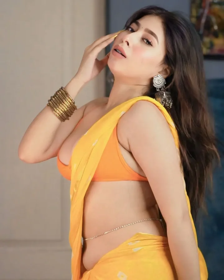 Rajlaxmi Das (saanvi032) Sexy Cleavage Hot Saree Images (39)