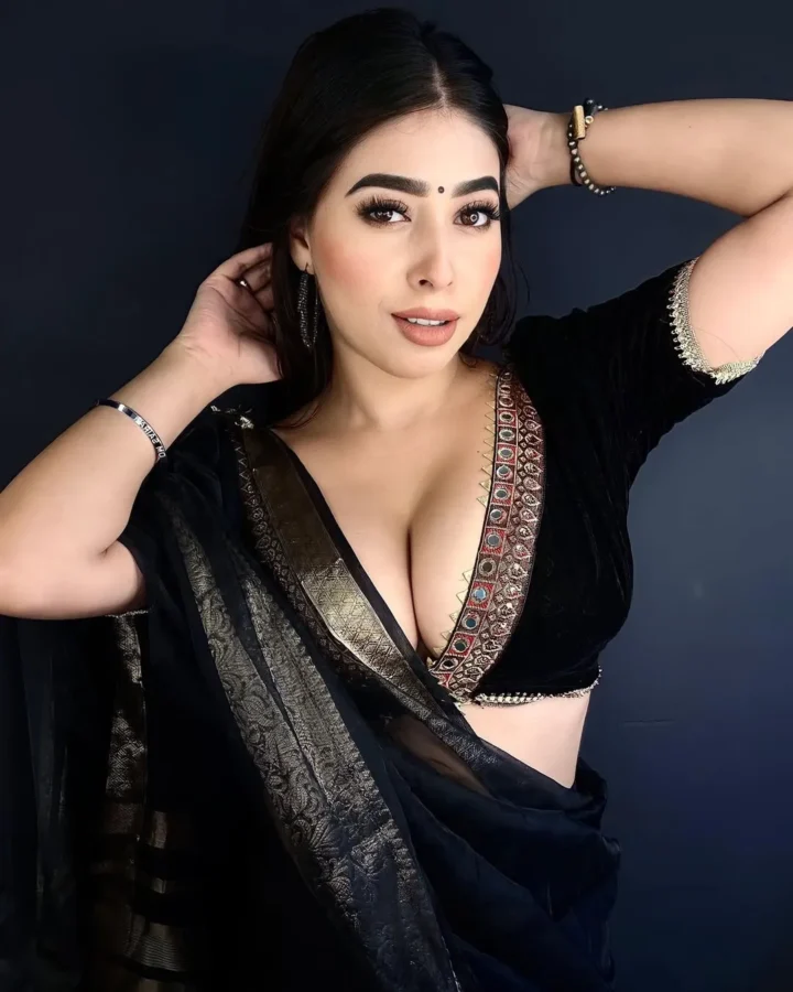 Rajlaxmi Das (saanvi032) Sexy Cleavage Hot Saree Images (92)