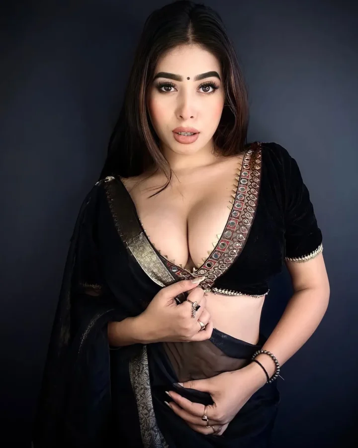 Rajlaxmi Das (saanvi032) Sexy Cleavage Hot Saree Images (93)