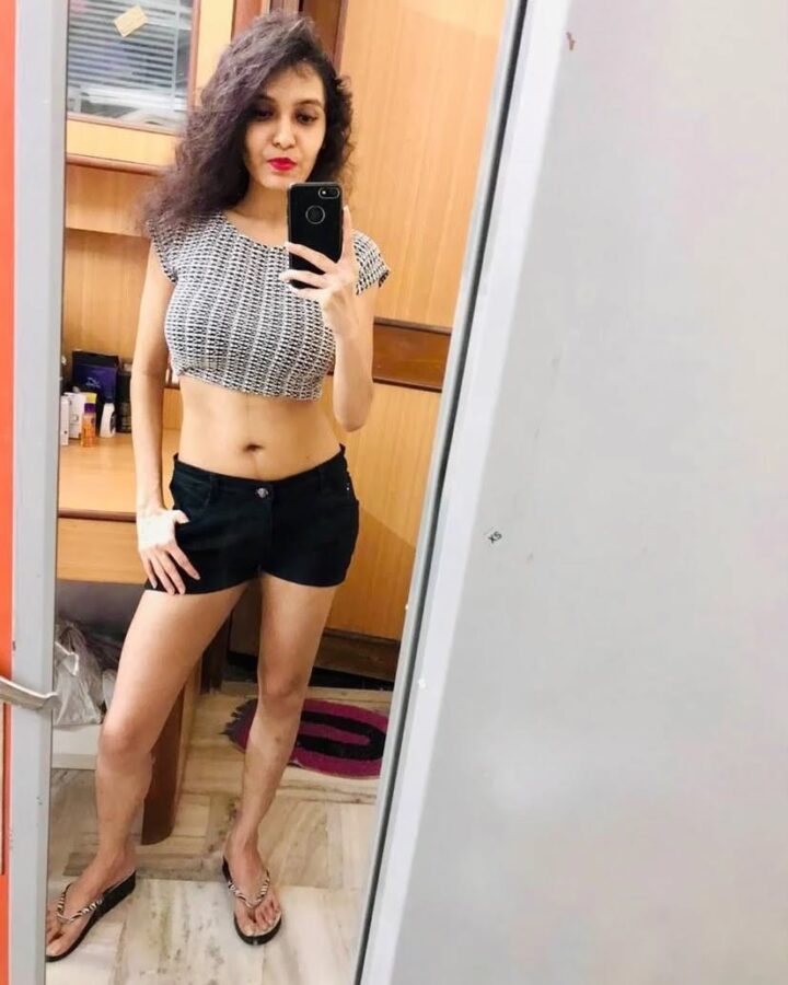 Sexy Deep And Hot Navel Girls On Instagram (26)