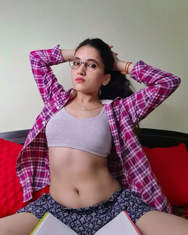 Sexy Deep And Hot Navel Girls On Instagram (53)