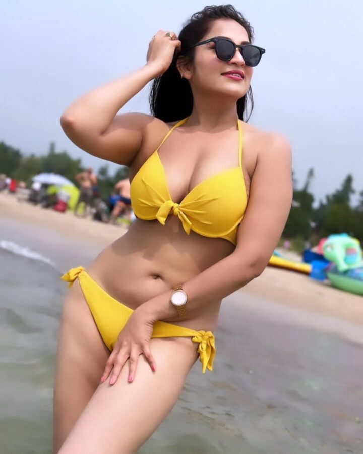 Sexy Deep And Hot Navel Girls On Instagram (7)