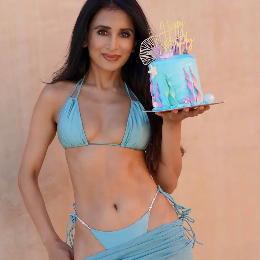 Demi Mann Hot And Sexy Pics In Tiny String Bikini (79)