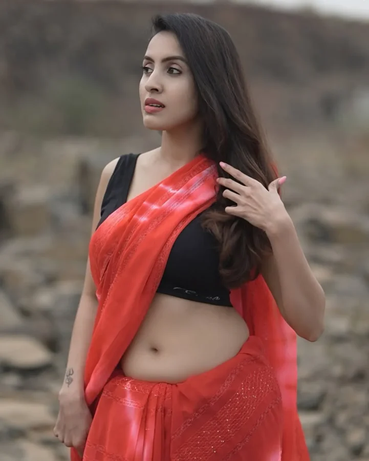 Priyanka Kholagade Sexy Deep Navel Photos, Navel Images (17)