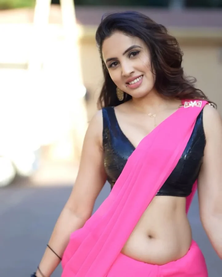 Priyanka Kholagade Sexy Deep Navel Photos, Navel Images (34)