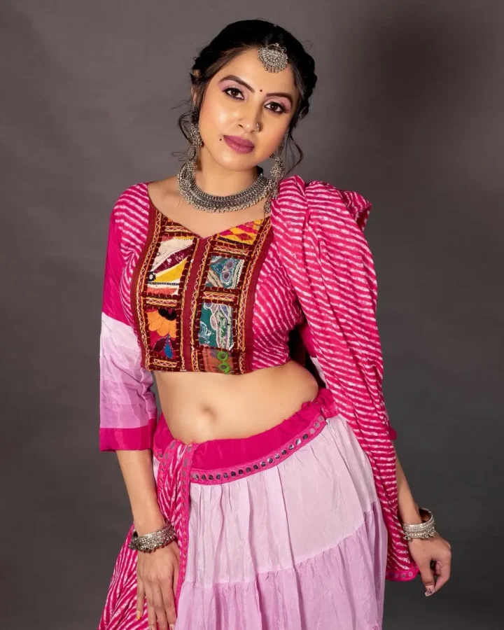 Priyanka Kholagade Sexy Deep Navel Photos, Navel Images (37)